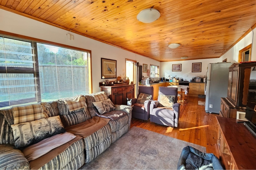 5 Bedroom Property for Sale in Beachview Eastern Cape